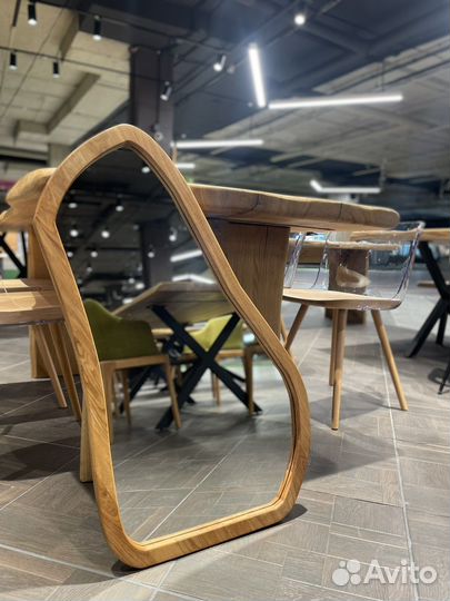 Зеркало настенное в дубовой раме