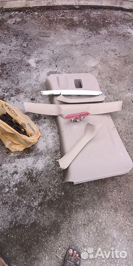 Дверь багажника Toyota Raum 2