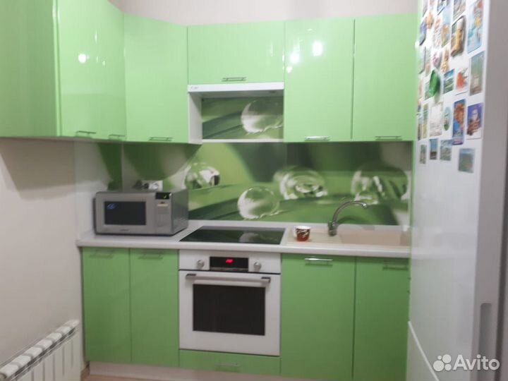 Кухня Глянец 120х260 см готовый вариант с витрины