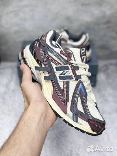 Кроссовки New Balance 1906 lux