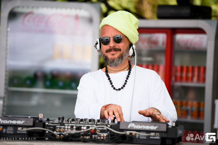 Ведущий - диджей, караоке