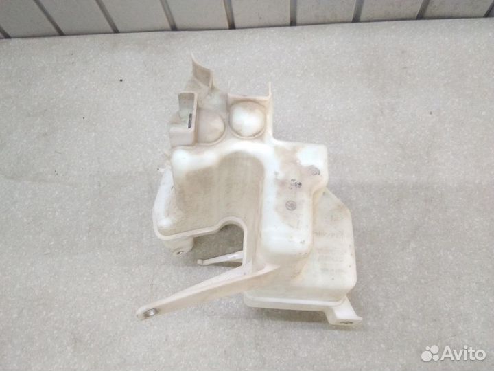 Бачок омывателя лобового стекла Toyota Camry V70 2