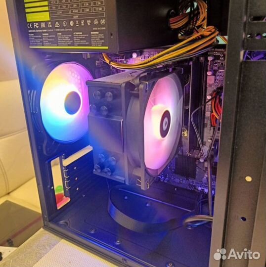 Игровой компьютер с монитором и крутой видеокартой