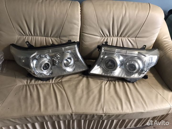 Фары на Land Cruiser 200