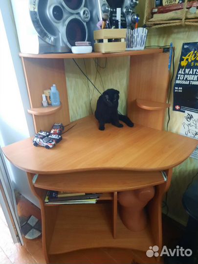 Компьютерный стол 1х1 м