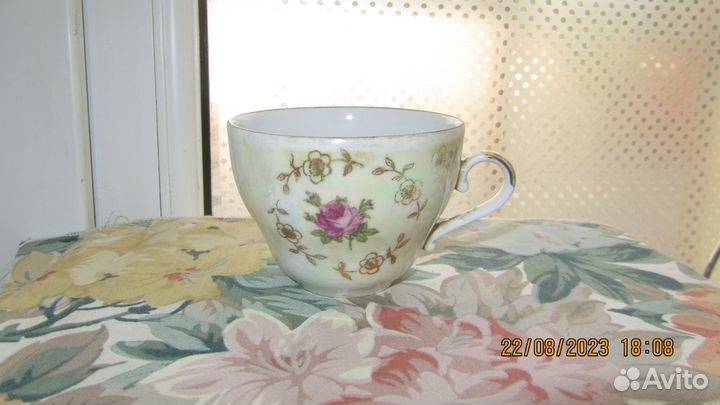 Продам чашки фарфоровые