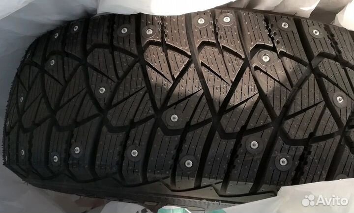 Goodyear Ultragrip 600 215/65 R16 98T