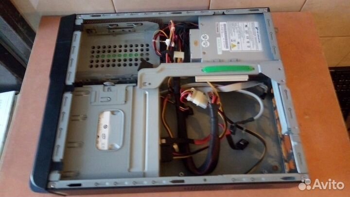 Корпус MSI формата Mini-ITX с блоком питания