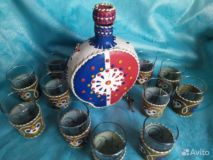 Фляга и стопки в кожаных чехлах. Югославия