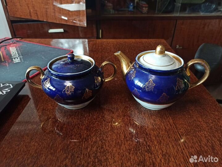 Чайник заварочный и сахарница