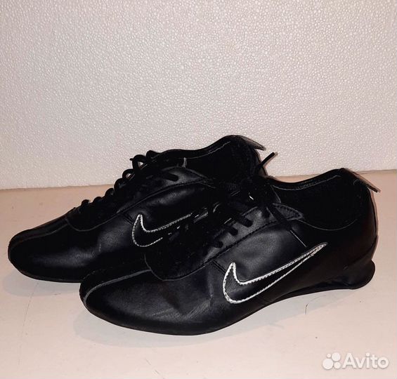 Кроссовки Nike Shox rivalry