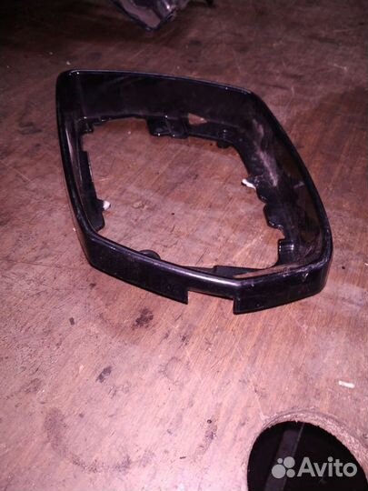 Рамка зеркала левый Genesis G80