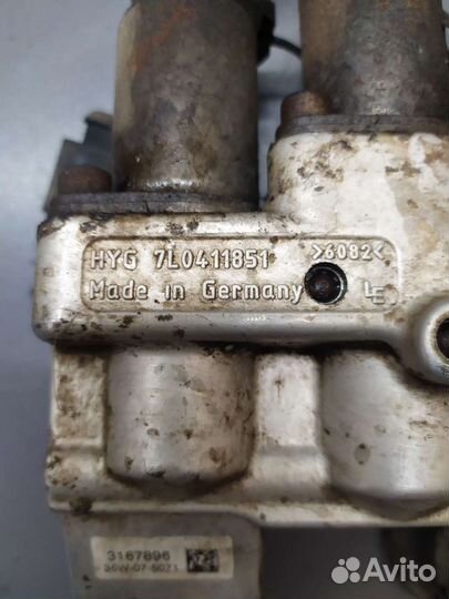 Блок клапанов активной подвески Porsche Cayenne