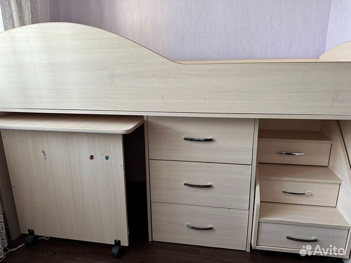 Кровать чердак со столом бу