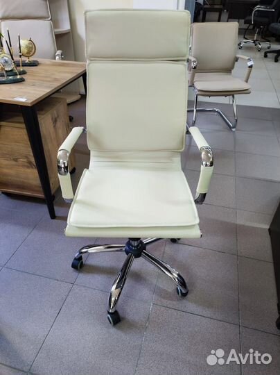 Офисное кресло