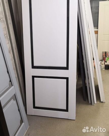 Дверь спарящей филенкой