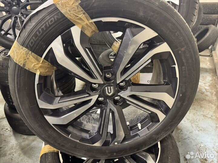 Cooper Evolution CTT 235/50 R19