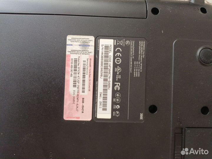 Ноутбук с экраном 17“ Samsung NP300E7A