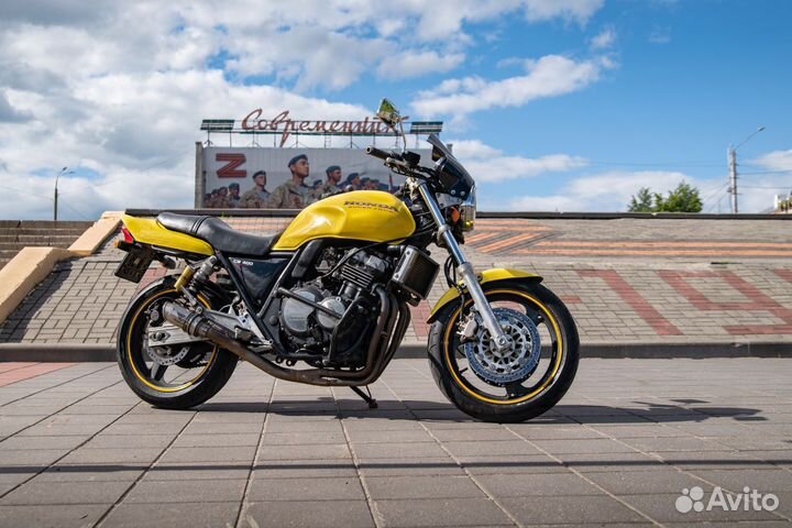 Honda CB400SF