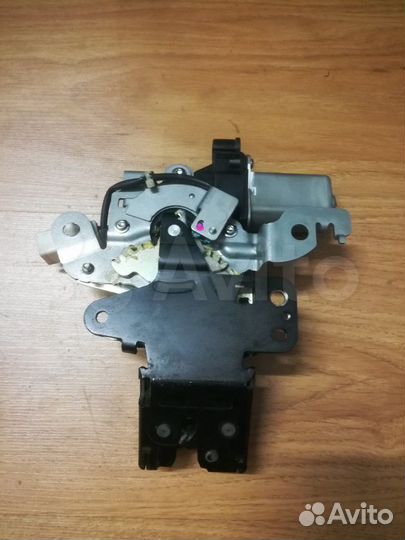 Замок крышки багажника Mazda 6