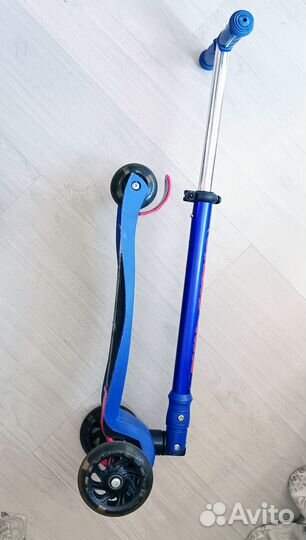 Хороший детский самокат трехколесный