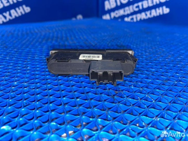 Кнопка открывания багажника Ford Explorer