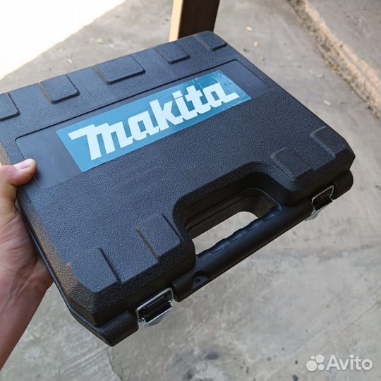 Ударный шуруповерт Makita 26v с набором