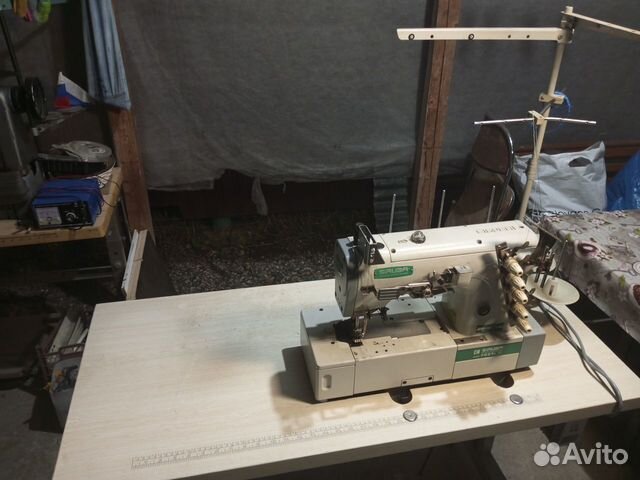 Петельная швейная машина Siruba