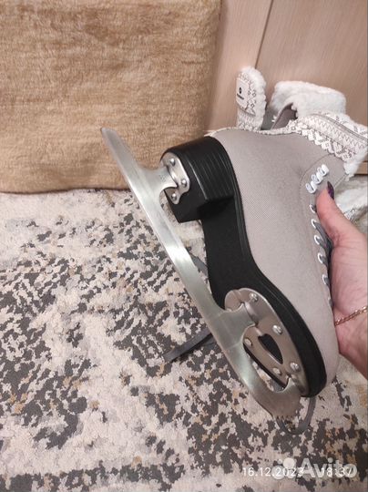 Коньки фигурные 36 размер б/у