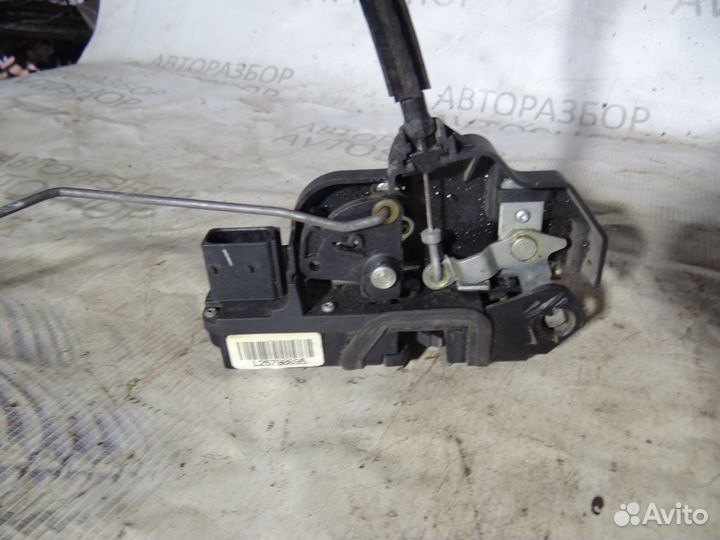 Замок двери передней левой Cadillac SRX 2003-2009