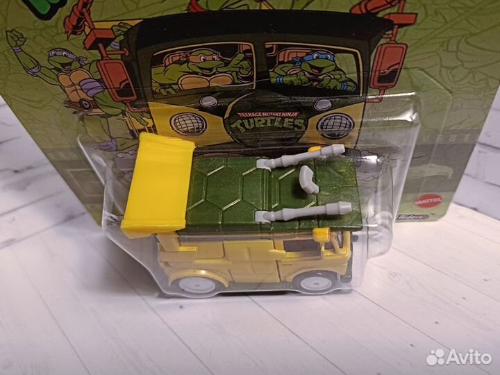 Hot Wheels Premium Party Wagon tmnt 1:64