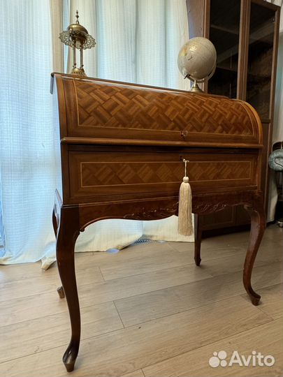 Стол бюро секретер