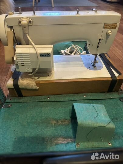 Швейная машина Чайка 132м