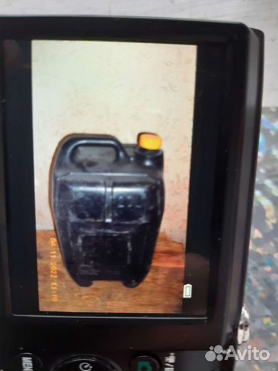 Пластиковая бутылка и канистры