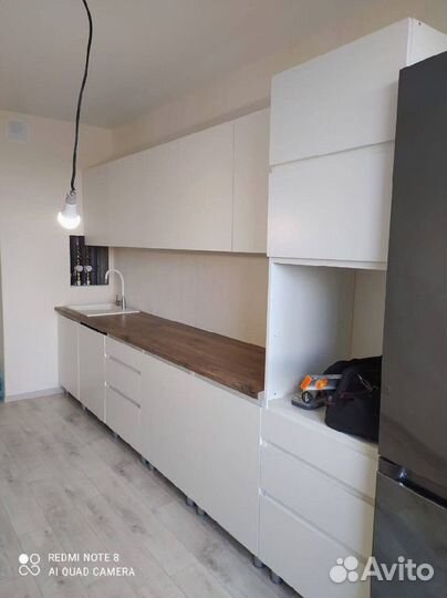 Кухня белая 360 см со столешнецей