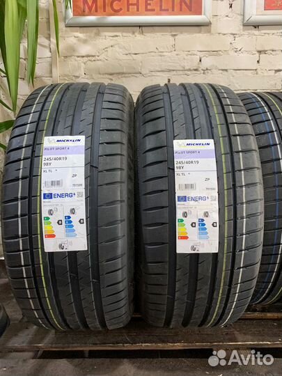 Michelin Pilot Sport 4 245/40 R20 и 275/35 R20 98Y