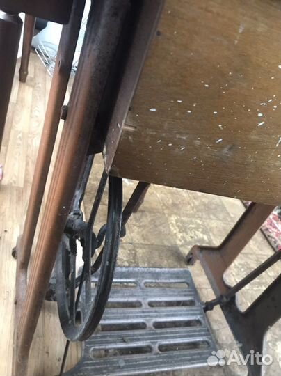 Швейная машинка с ножным приводом