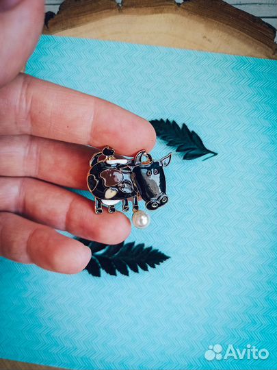Брошь корова