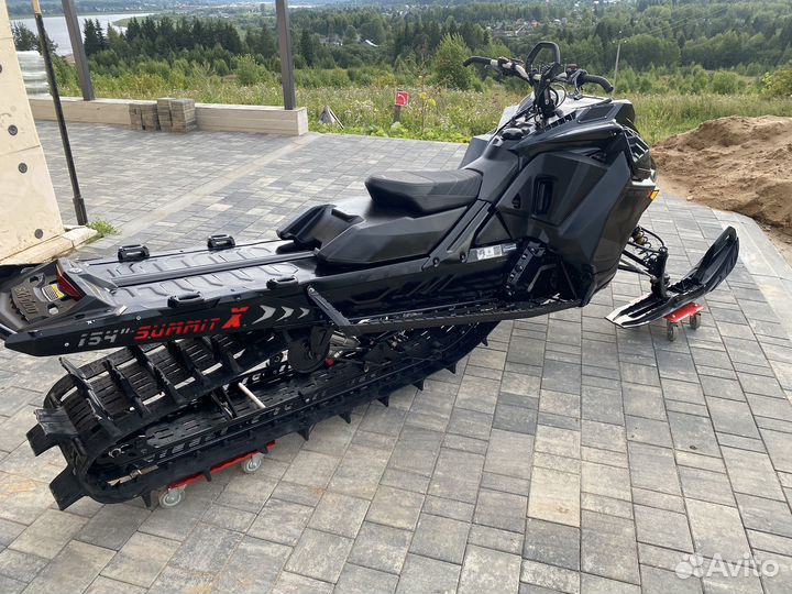 Продам BRP Ski-Doo Summit X Expert 850