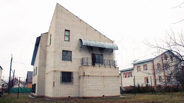 Коттедж 260 м² на участке 8 сот.