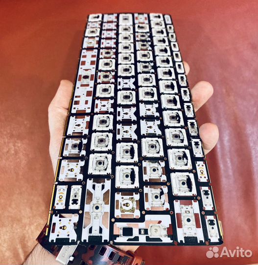 Каретки, бабочки, ножницы, держатели для MacBook