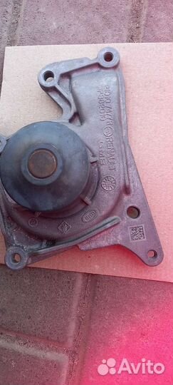 Помпа плюс ролик на двигатель К9К