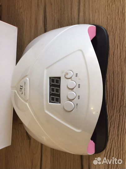 Лампа для ногтей