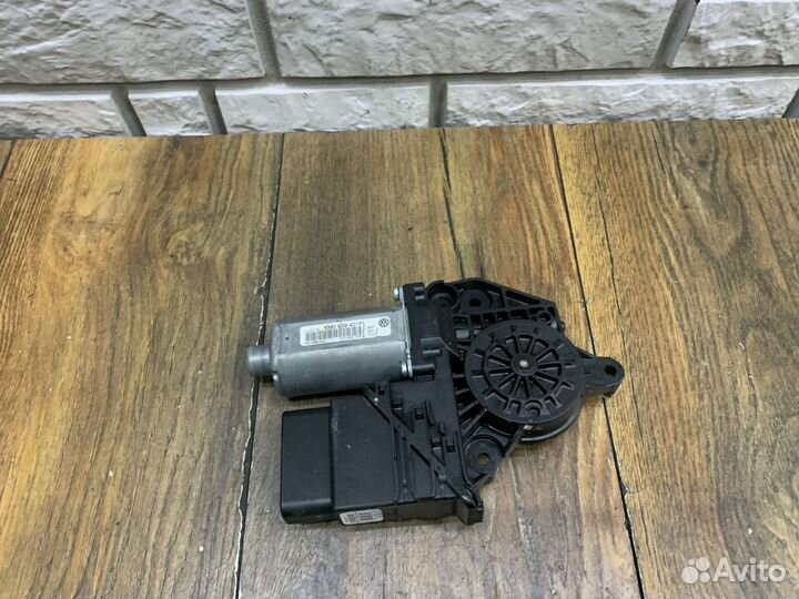 Volkswagen Golf Plus Моторчик стеклоподъемника
