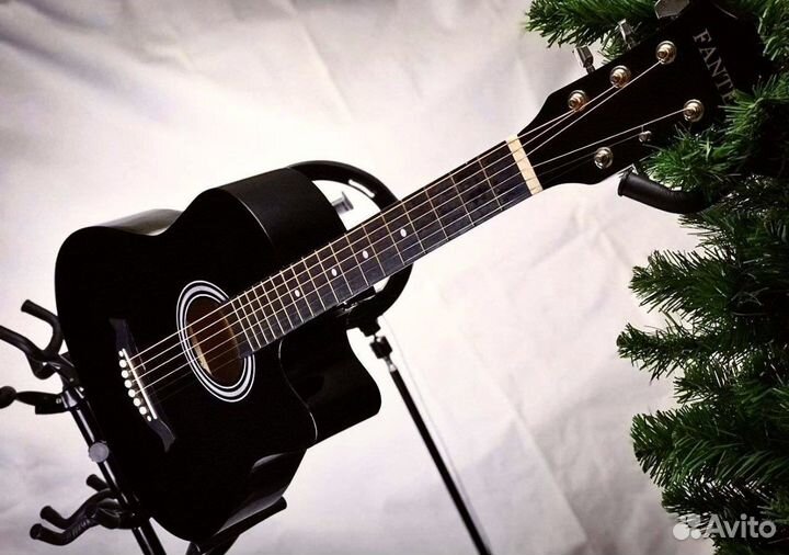 Акустическая гитара новая с чехлом