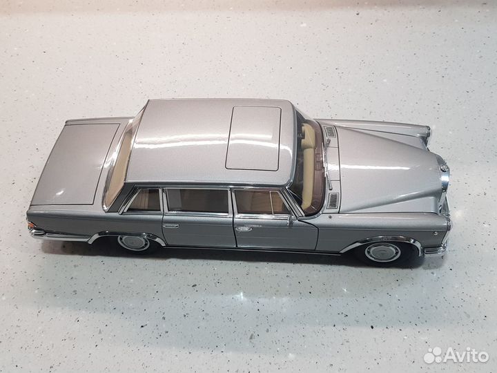 Модель автомобиля Autoart Mercedes w100 1:18