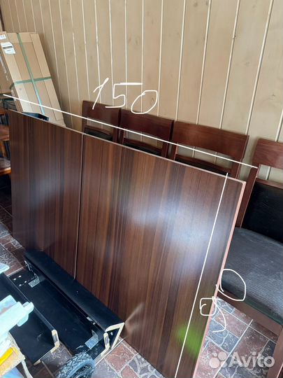 Раздвижной стол со стульями