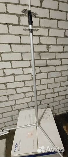 Штатив для экрана проектора