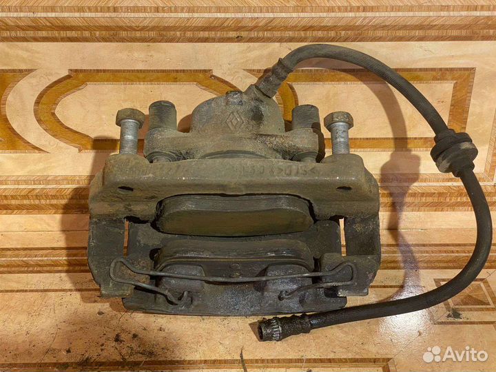 Передний левый суппорт Renault Arkana