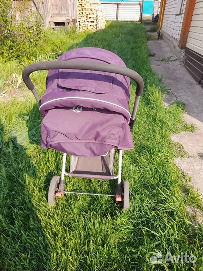 Прогулочная коляска с перекидной ручкой